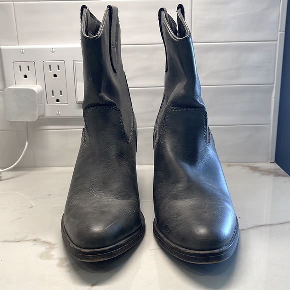 MADDEN GIRL Western Faux Leather Boots 8.5 - Picture 2 of 9